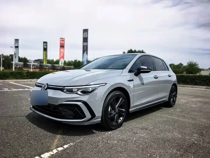 Volkswagen Golf 300TSI R-Line