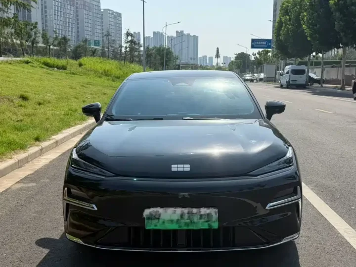 Geely Galaxy Starship 8 130 km EM-i Premium Edition