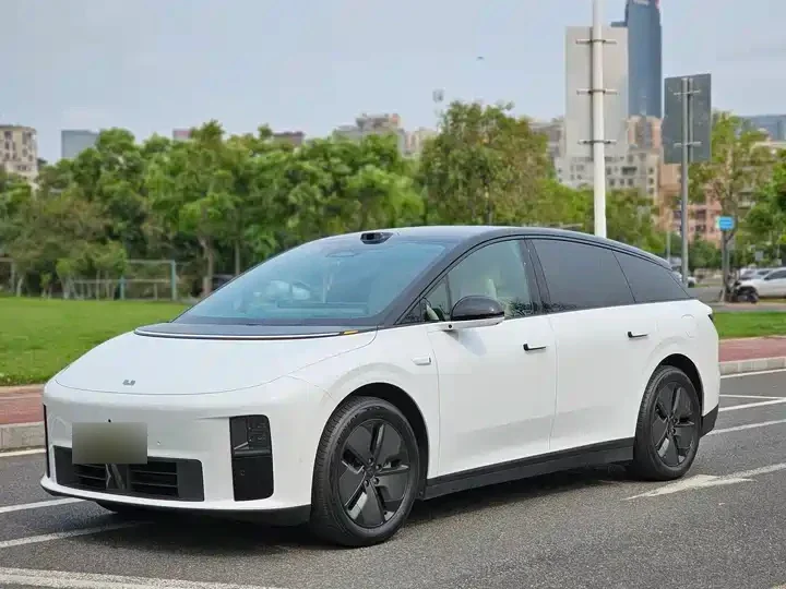 Li Auto Lixiang i6 Standard Edition