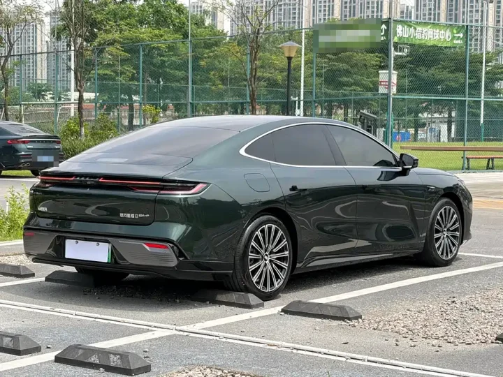 Geely Galaxy Starshine 8 130km EM-P Starship Edition PHEV