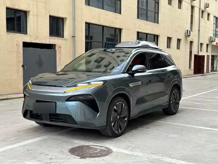 BYD Tang L DM p 175KM AWD Drone Edition
