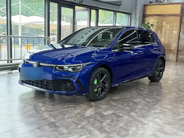 Volkswagen Golf 300TSI R-Line