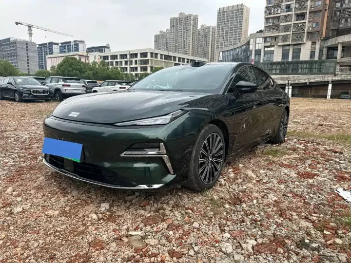 Geely Galaxy Starshine 8 130 km EM-i Premium Edition
