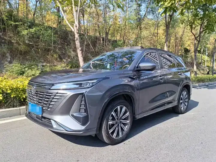 Used 2023 Changan CS75 PLUS Third Generation 1.5T Automatic Luxury Edition — 10,000 km, Silver exterior (1)