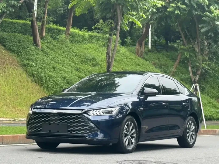 BYD Qin Plus Champion Edition DM-I 55 km Leading