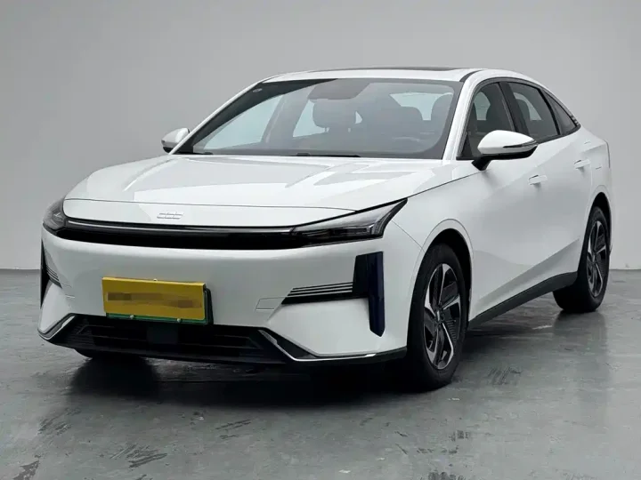 Geely Galaxy L6 60 km PLUS