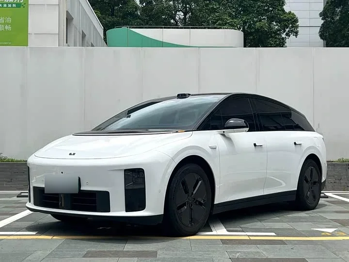 Li Auto Lixiang i6 Standard Edition