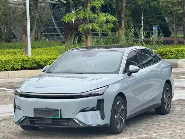 Geely Galaxy L6 125 km MAX PHEV