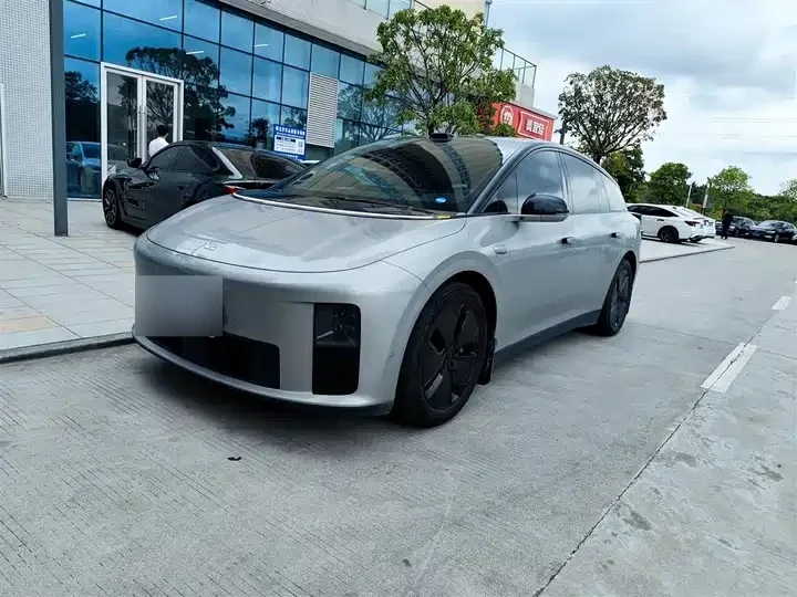 Li Auto Lixiang i6 Standard Edition