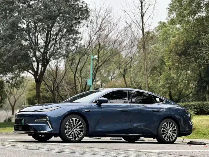 Geely Galaxy Starshine 8 EM-P 130KM Starship Edition PHEV