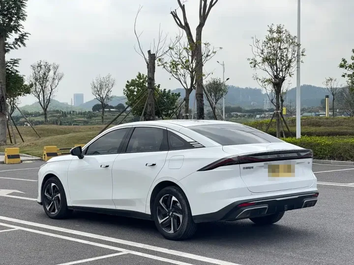 Geely Galaxy L6 60 km PLUS