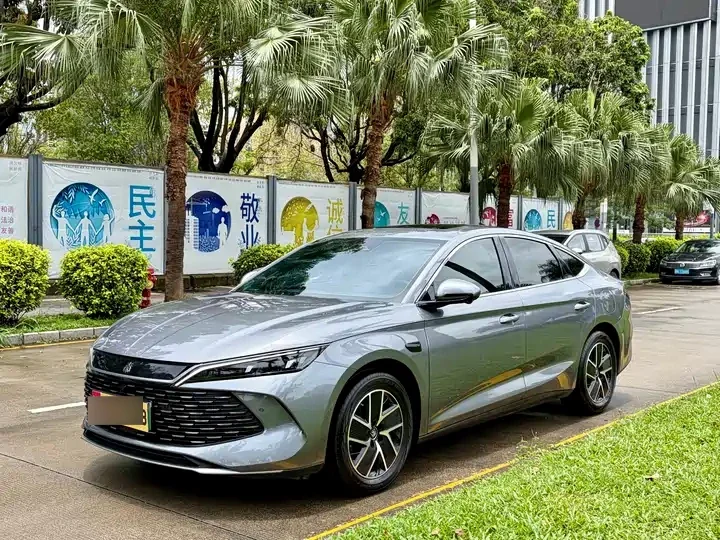 BYD Qin L 2025 DM-I Smart Drive 120 km Leading