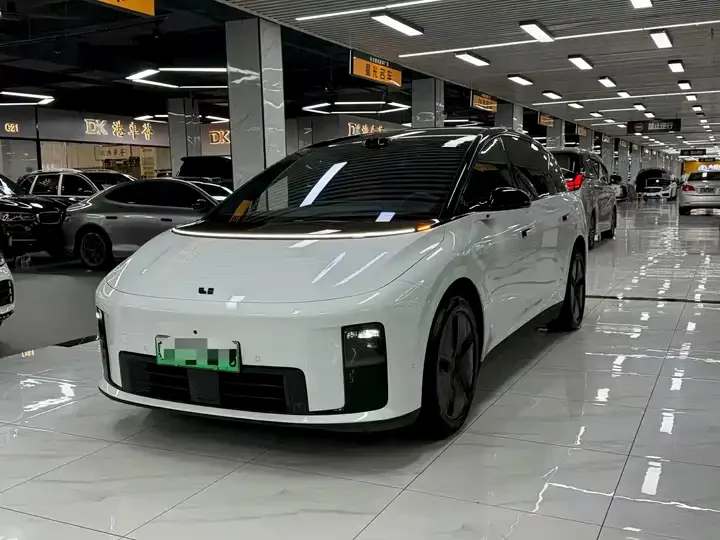 Li Auto Lixiang i8 Standard Edition
