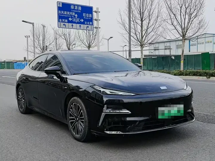 Geely Galaxy Starshine 8 130 km EM-i Premium Edition