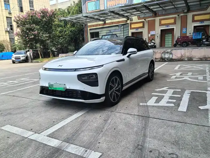 XPENG G9 725 Max Edition