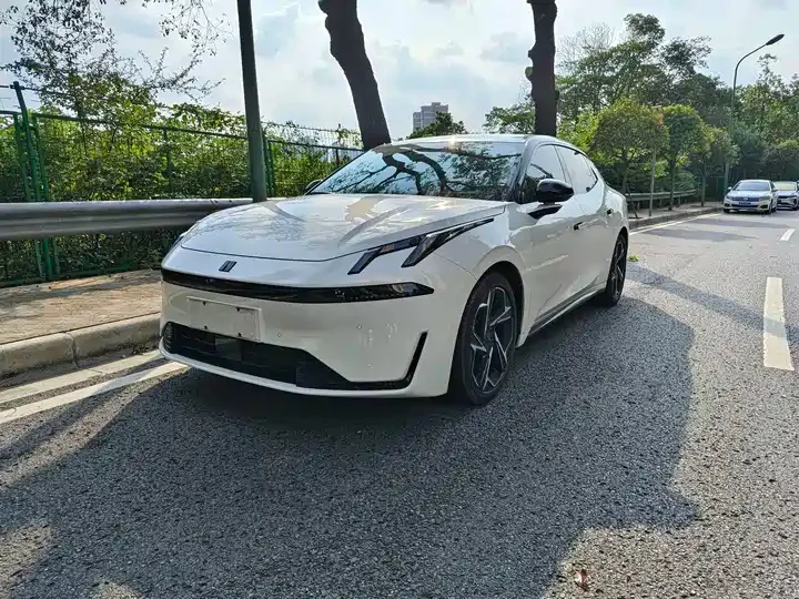 Lynk & Co 07 EM-P 126 km Long Range Halo