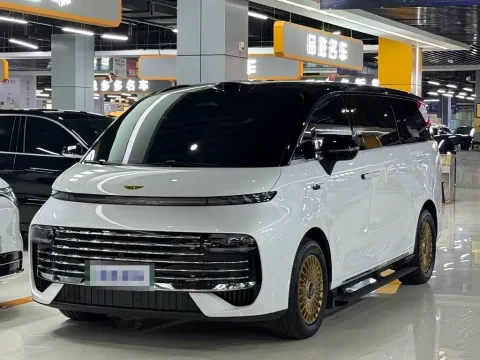 Geely Galaxy V900 1220km AWD Max Range-Extended MPV