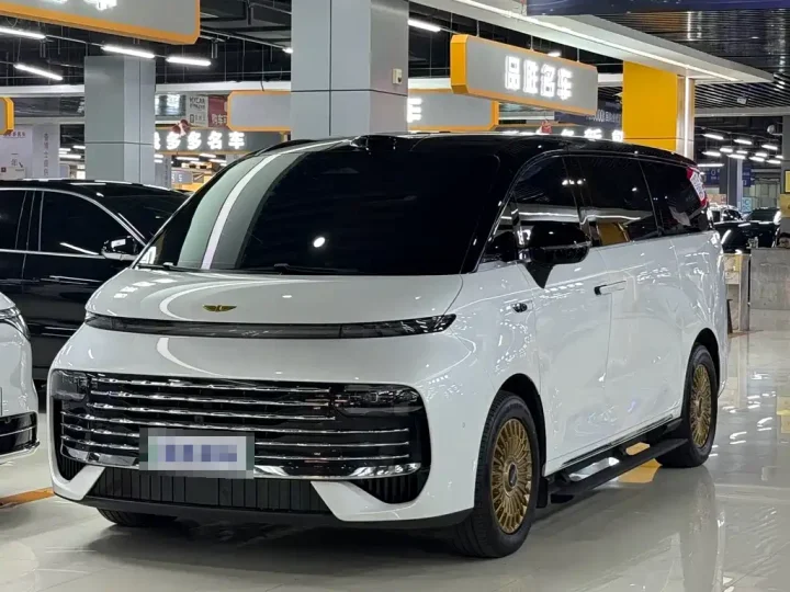 Geely Galaxy V900 1220km AWD Max Range-Extended MPV
