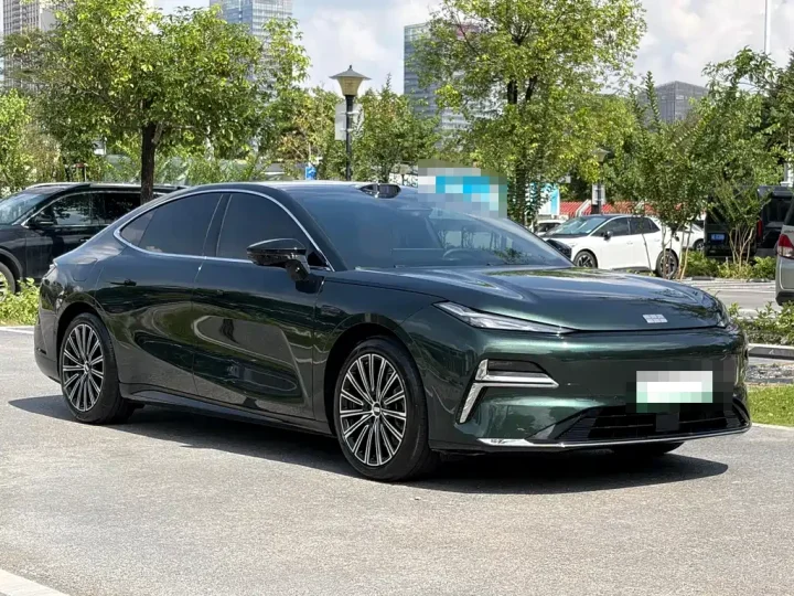 Geely Galaxy Starshine 8 EM-P 130KM Starship Edition PHEV